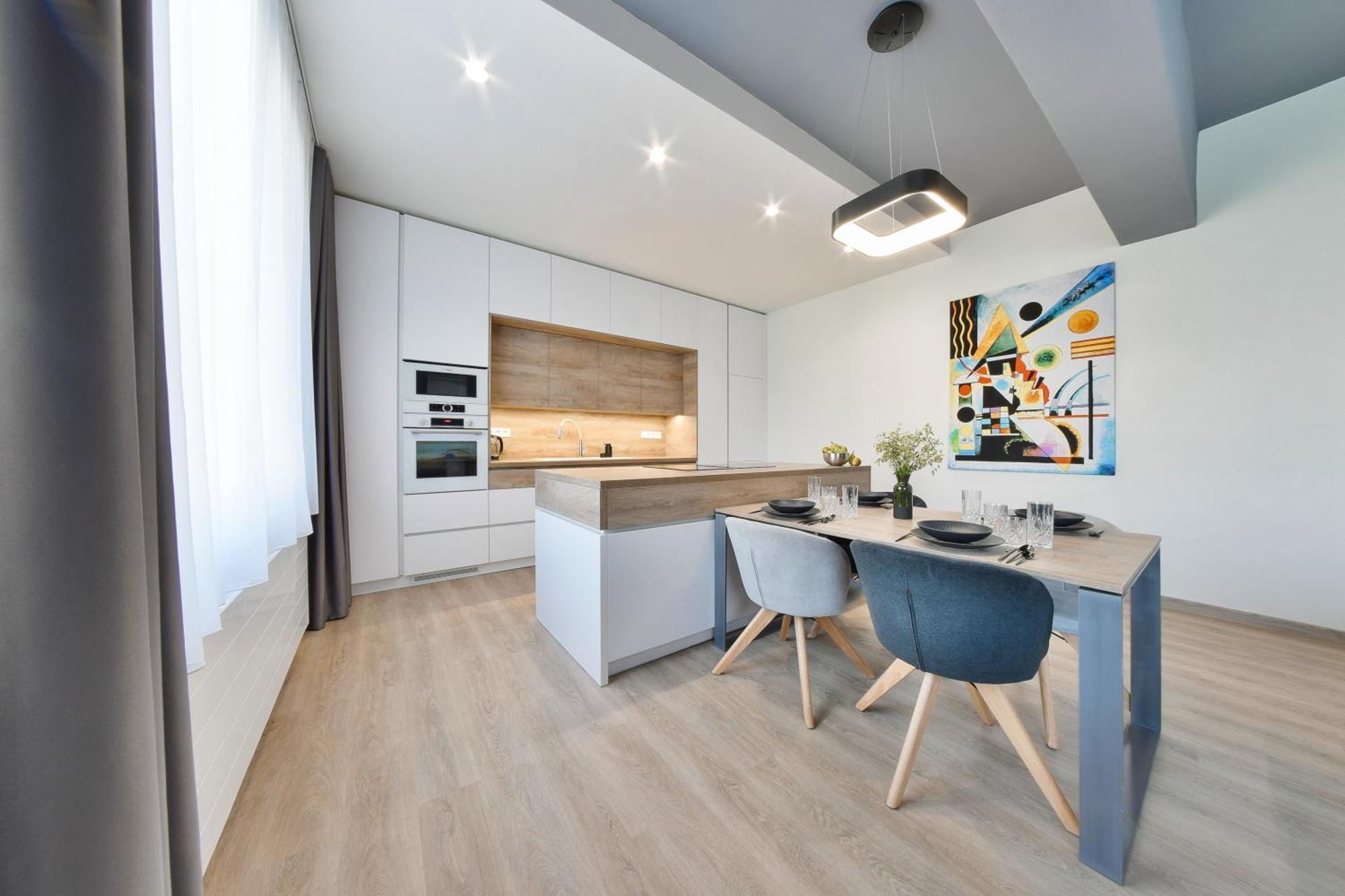 Chalupku - Luxurious Apartment 70M2 In Direct Centrum With Parking Included, Air-Conditioned, Balcony, Quiet Sleep, Best In Town Banská Bystrica Exterior foto